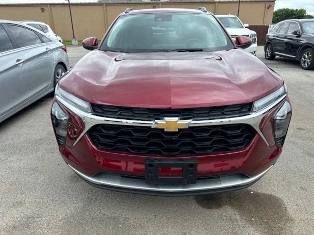 Used 2025 Chevrolet Trax LT SUV