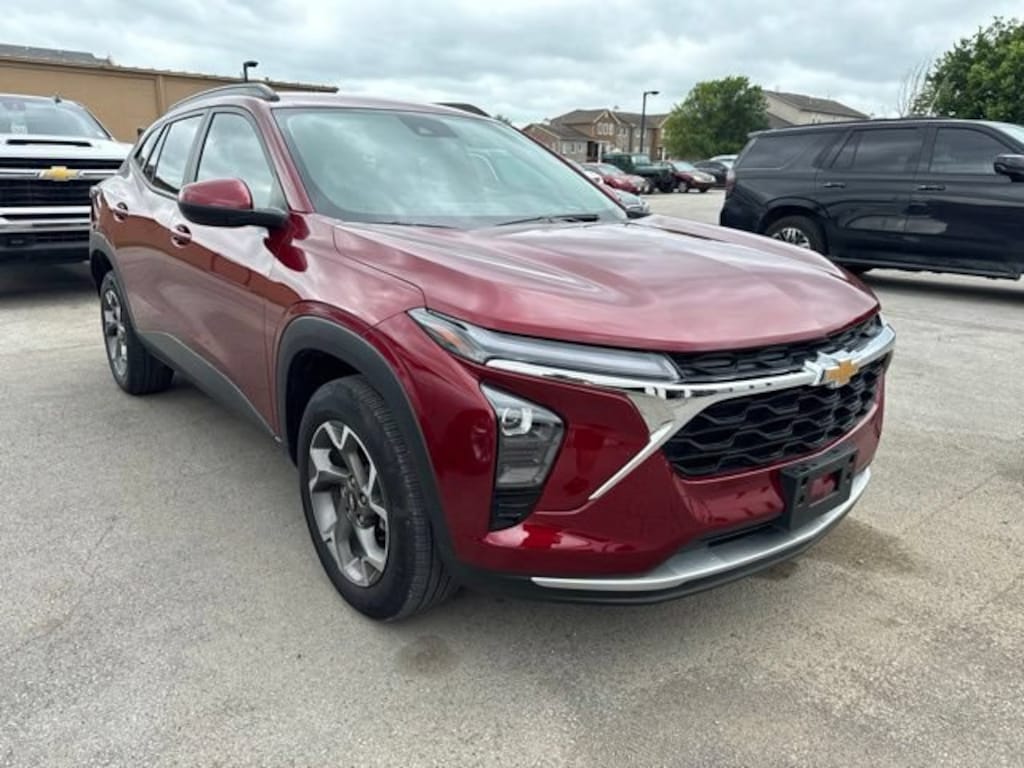 Used 2025 Chevrolet Trax LT SUV
