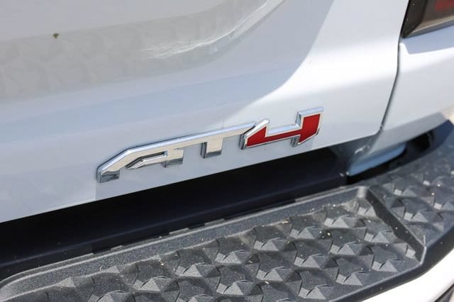 2026 GMC Canyon AT4 - Photo 9
