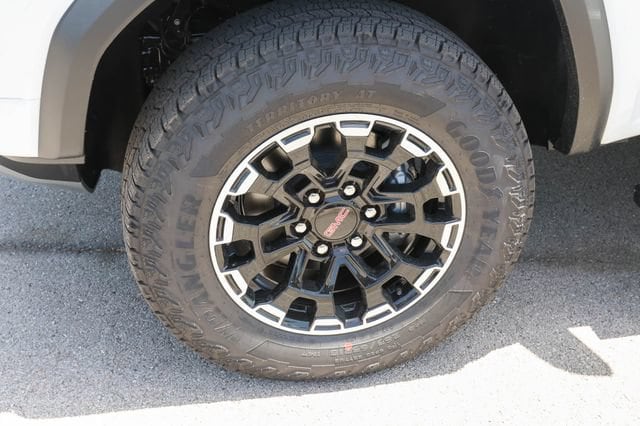 2026 GMC Canyon AT4 - Photo 7