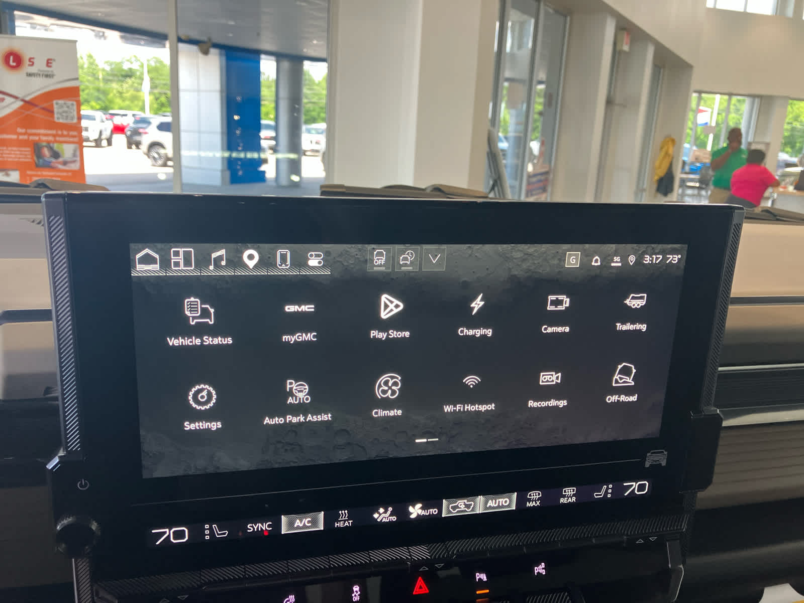 2026 GMC HUMMER EV 2X - Photo 18