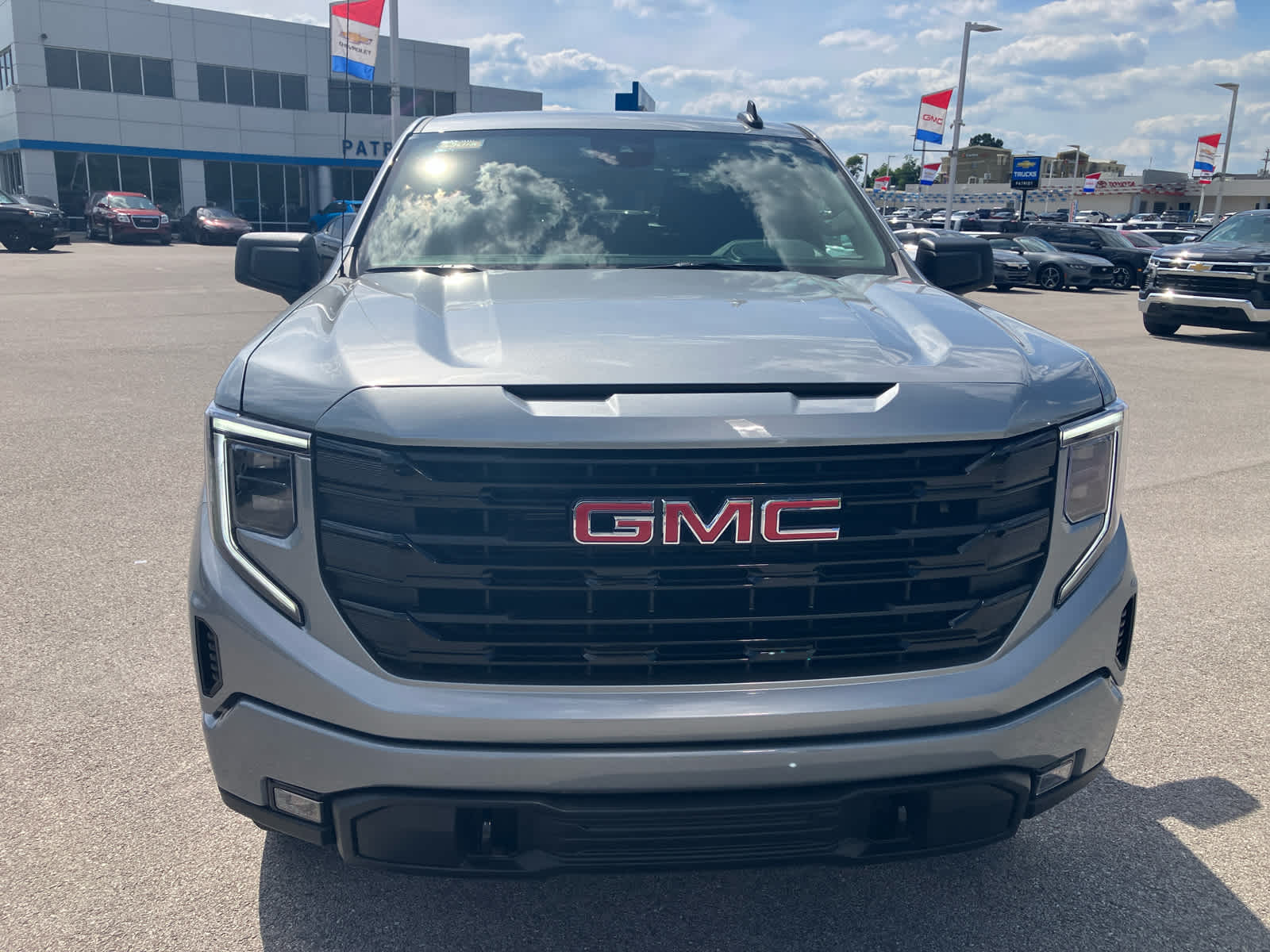 2026 GMC Sierra 1500 Elevation - Photo 2