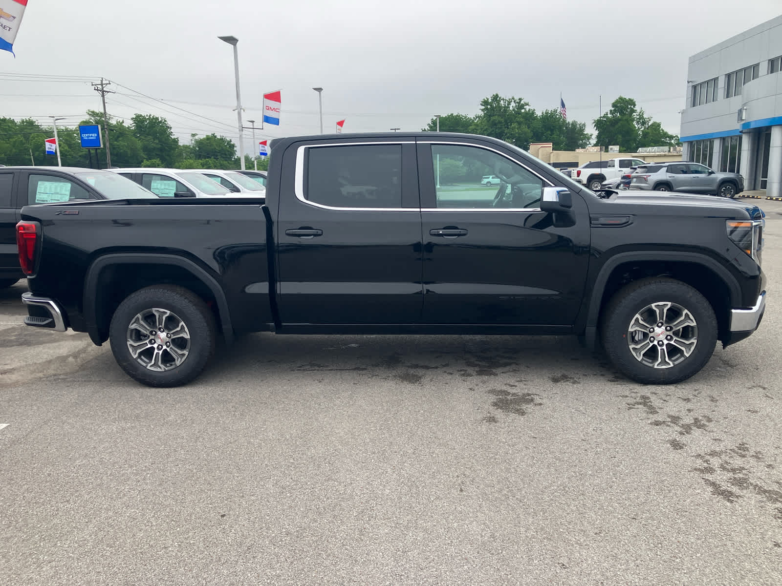 2026 GMC Sierra 1500 SLE - Photo 9