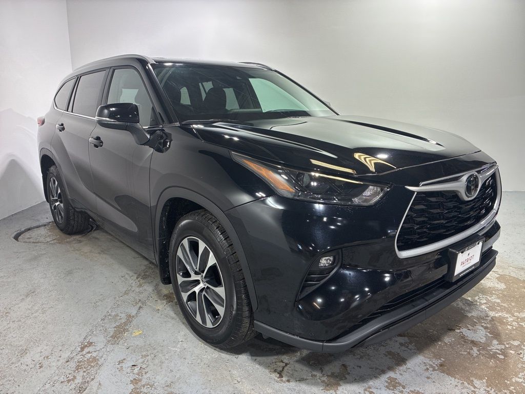 2023 Toyota Highlander XLE's photo