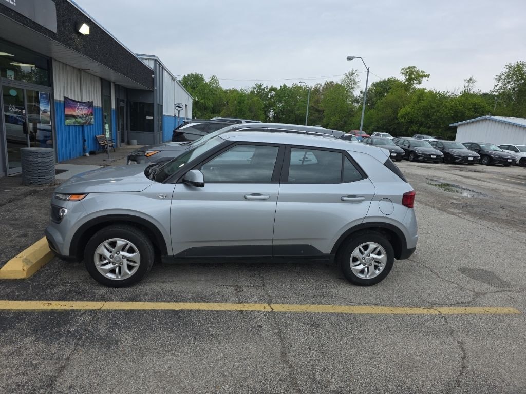Used 2022 Hyundai Venue SE SUV