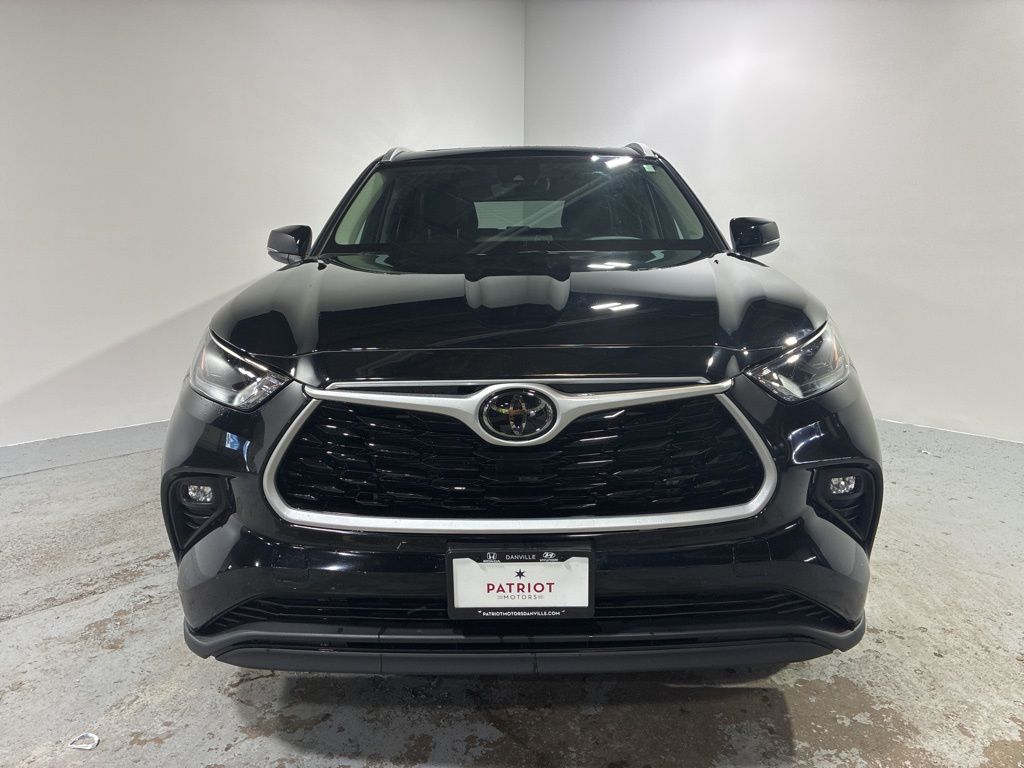 2023 Toyota Highlander L photo 2
