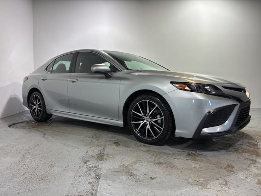 Used 2024 Toyota Camry SE Sedan