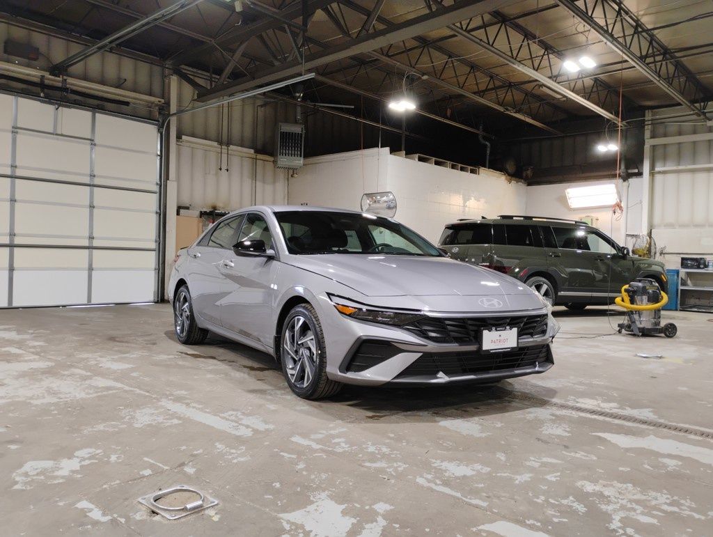 2025 Hyundai Elantra SEL's photo