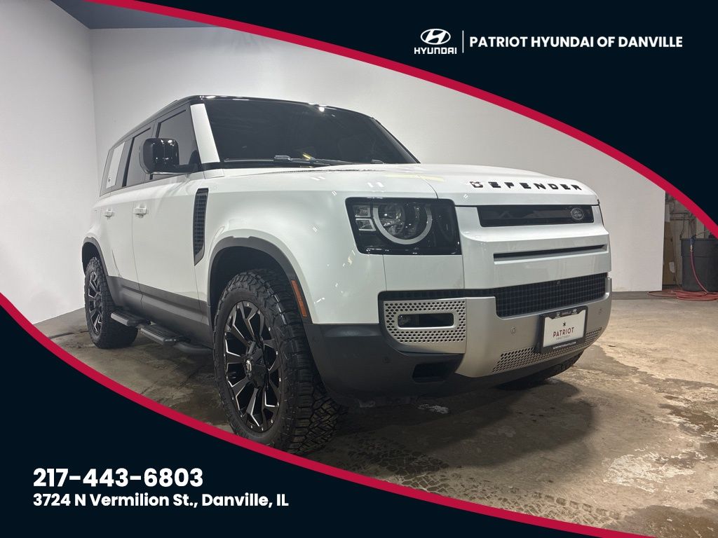 2022 Land Rover Defender S's photo