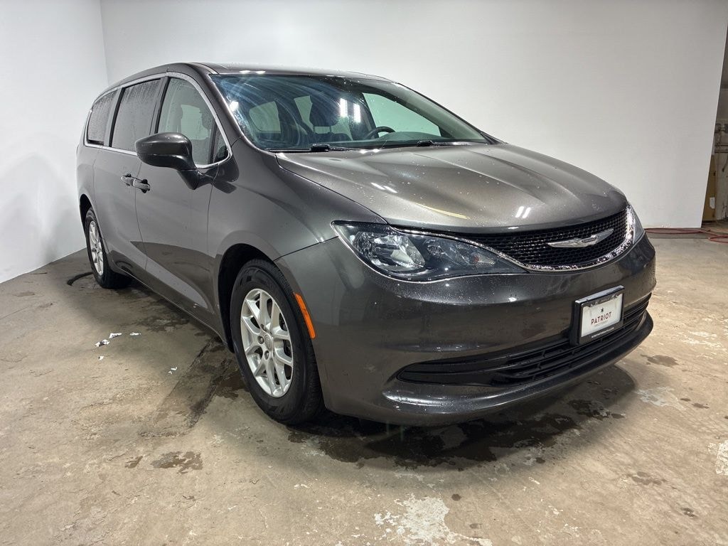 Used 2017 Chrysler Pacifica LX Minivan/Van