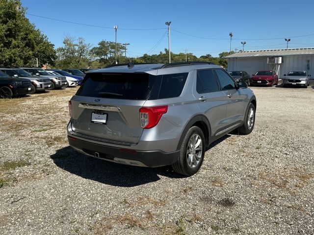 2021 Ford Explorer XLT photo 2
