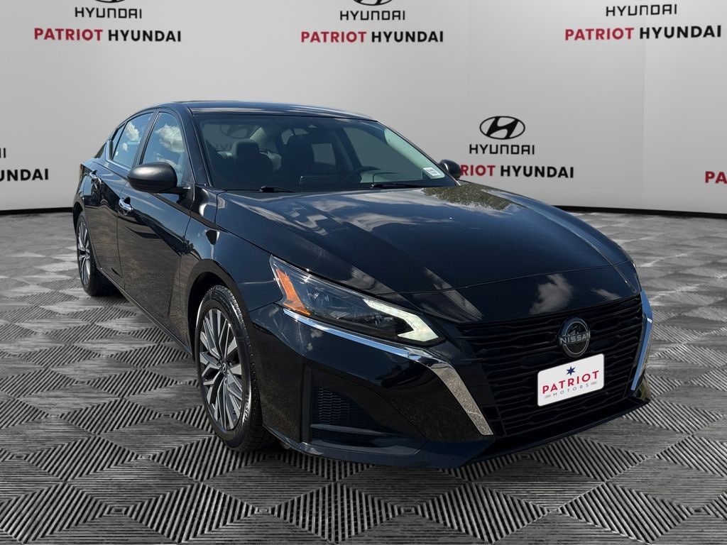 Used 2024 Nissan Altima 2.5 SV Sedan