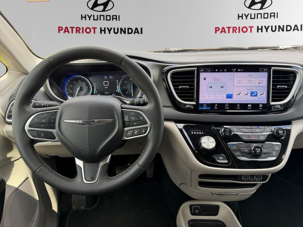 2024 Chrysler Pacifica Touring L - Photo 10
