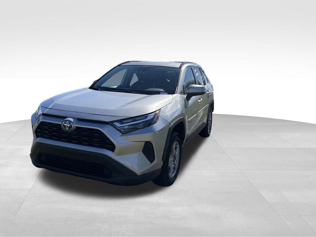 2024 Toyota RAV4 LE's photo