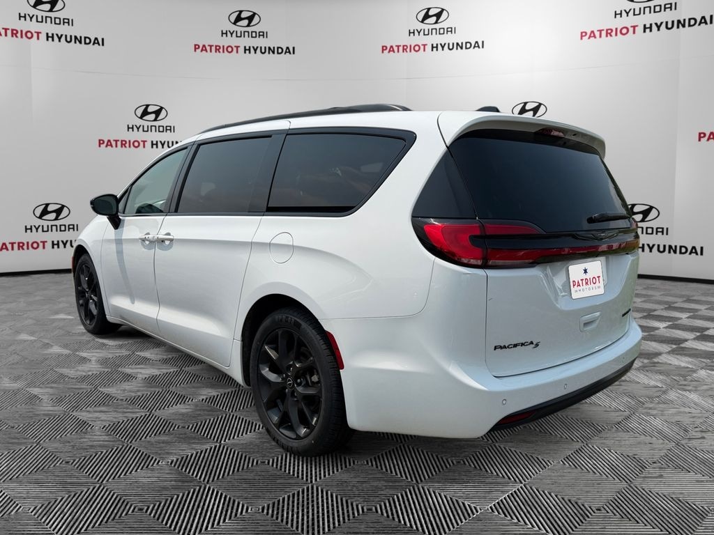 Used 2025 Chrysler Pacifica Limited Van Passenger Van