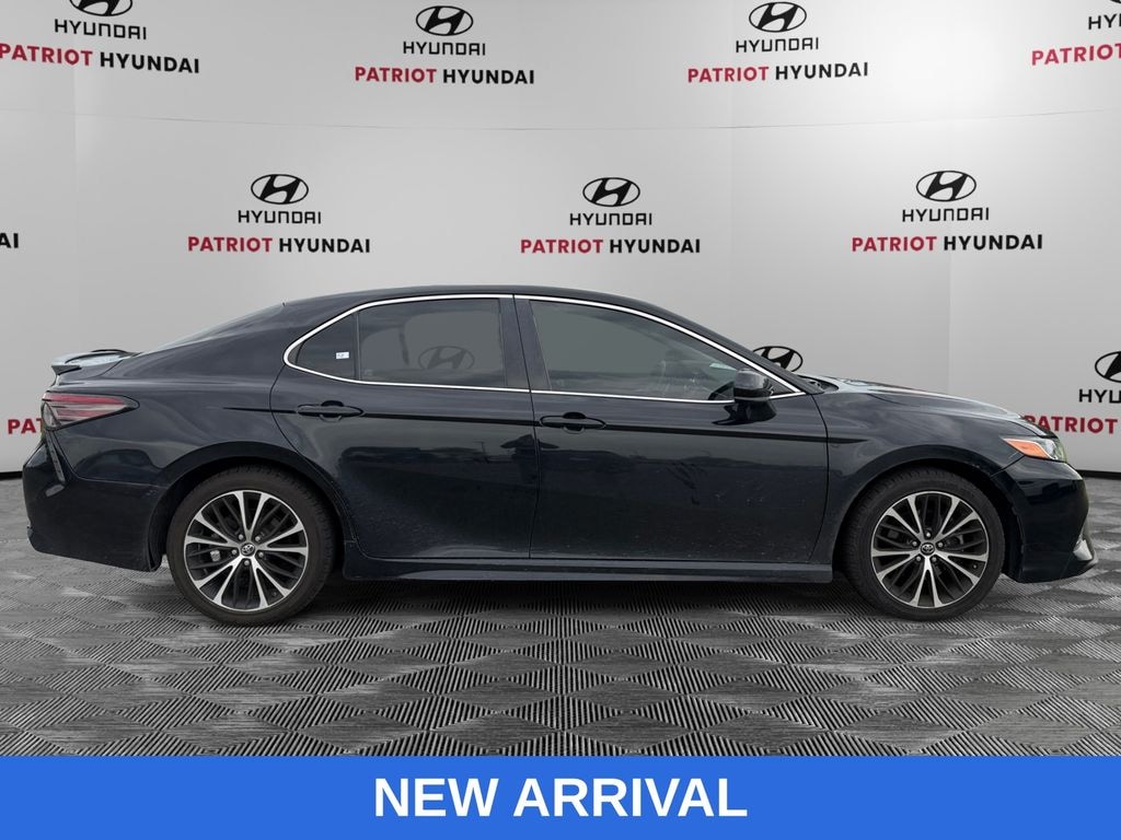 Used 2018 Toyota Camry SE Sedan