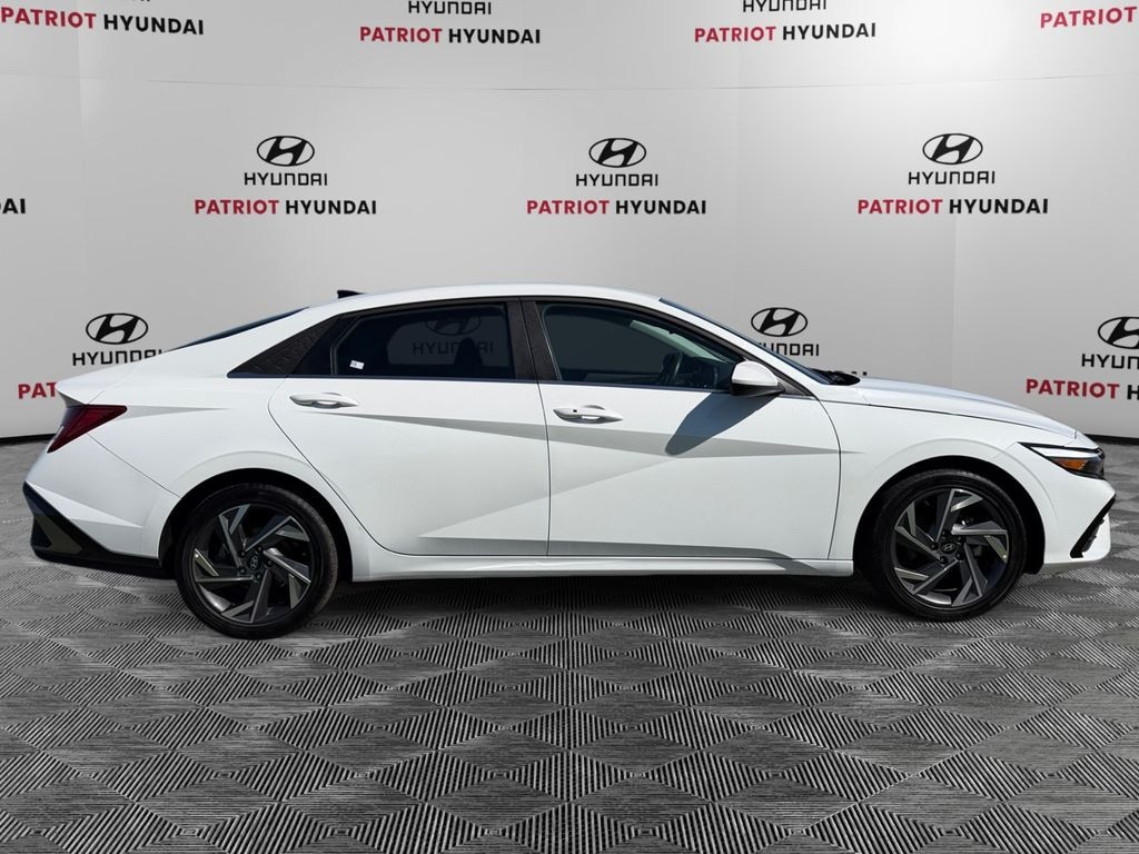 Used 2025 Hyundai Elantra SEL Convenience Sedan