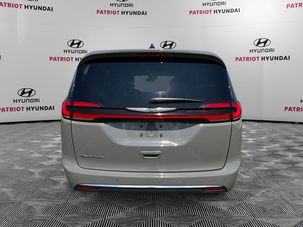 Used 2025 Chrysler Pacifica Select Van Passenger Van