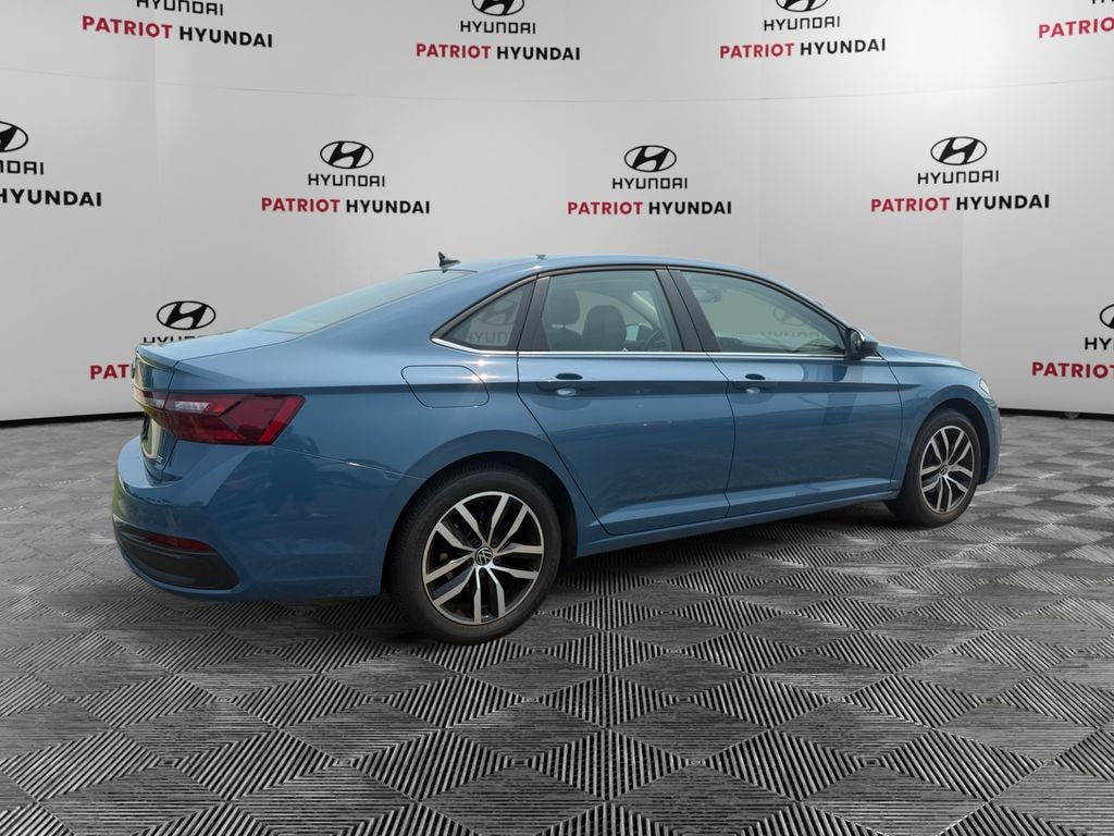 Used 2025 Volkswagen Jetta 1.5T SE Sedan