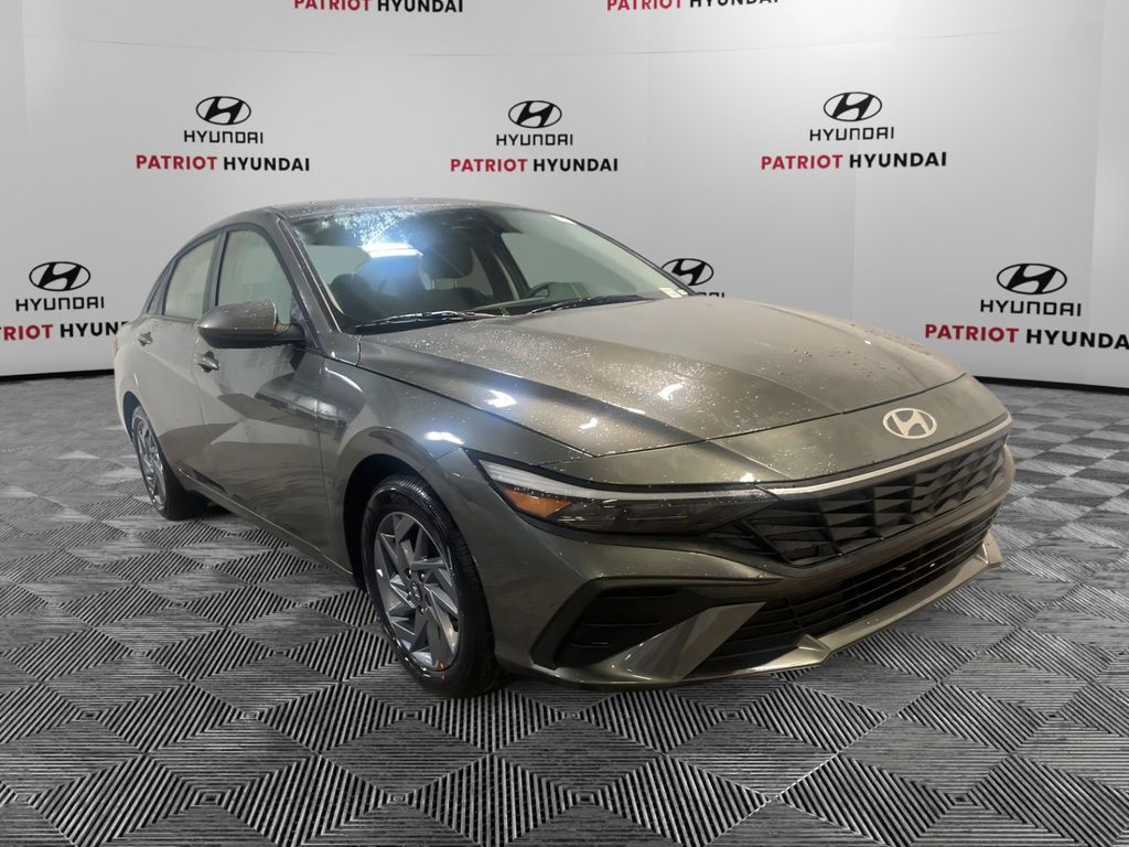 2026 Hyundai Elantra Hybrid Sedan 