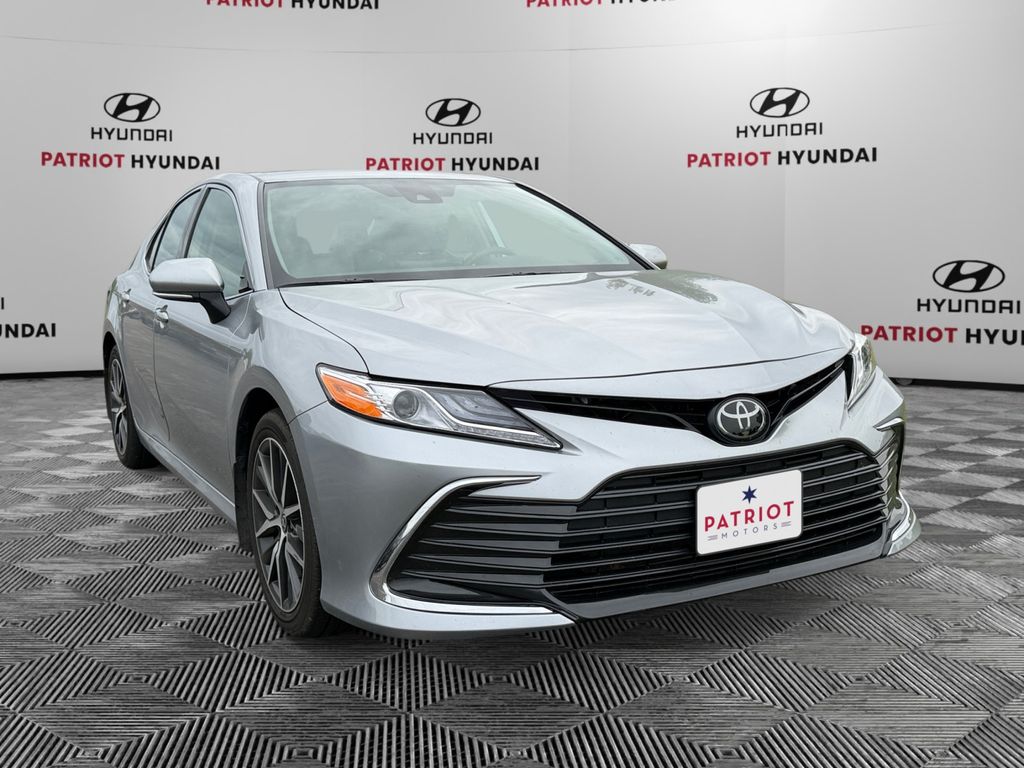 2024 Toyota Camry XLE's photo