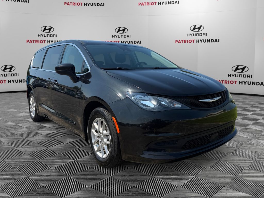 2023 Chrysler Voyager