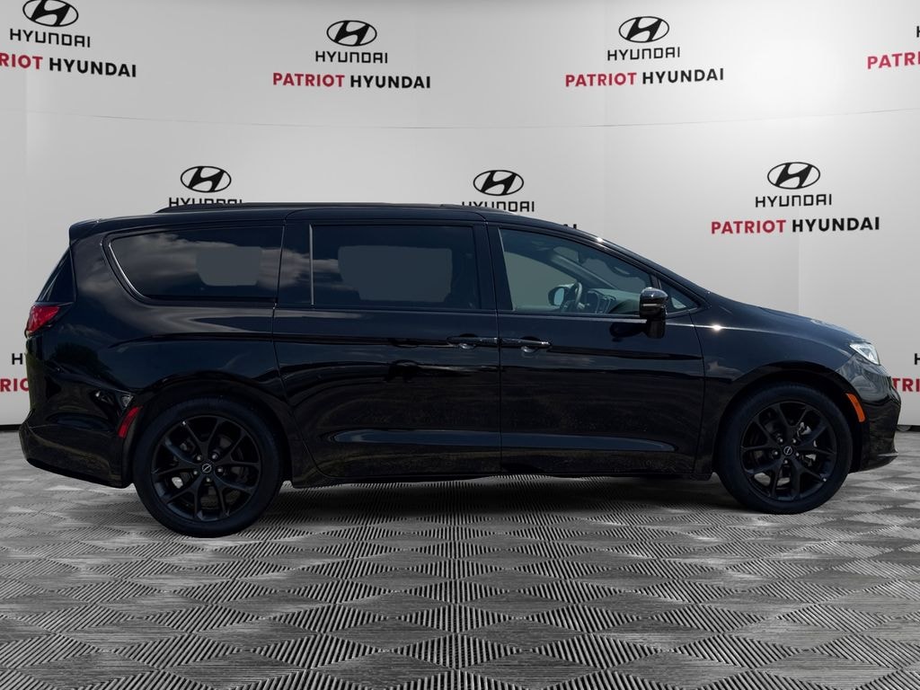 Used 2025 Chrysler Pacifica Limited Van Passenger Van