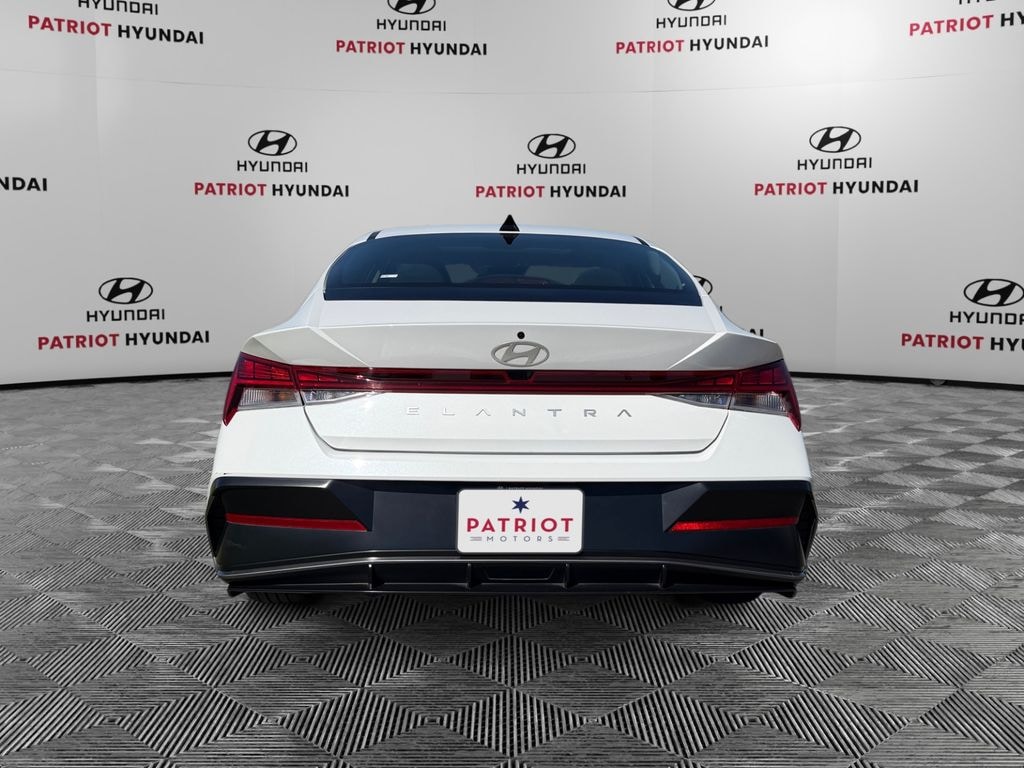 Used 2025 Hyundai Elantra SEL Convenience Sedan
