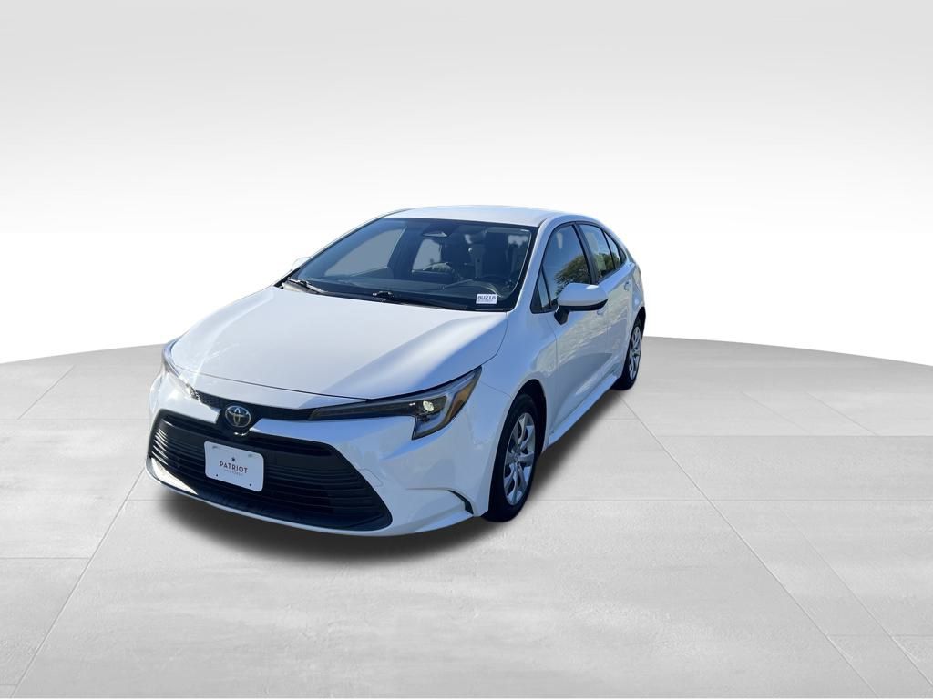 2024 Toyota Corolla LE's photo