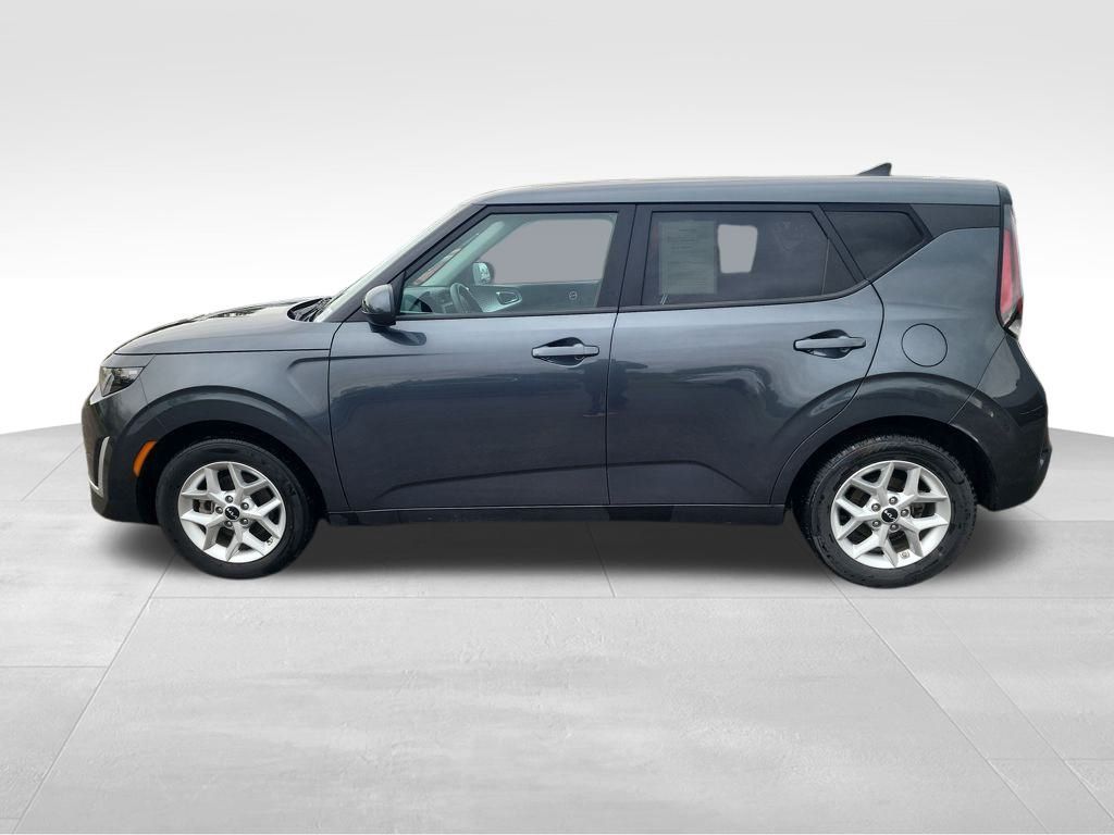 2024 Kia Soul LX photo 2