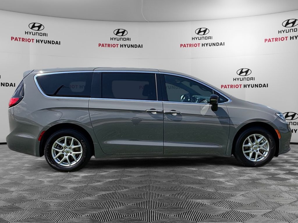 Used 2025 Chrysler Pacifica Select Van Passenger Van