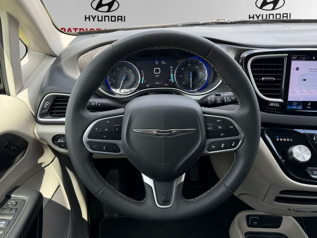 2024 Chrysler Pacifica Touring L - Photo 12