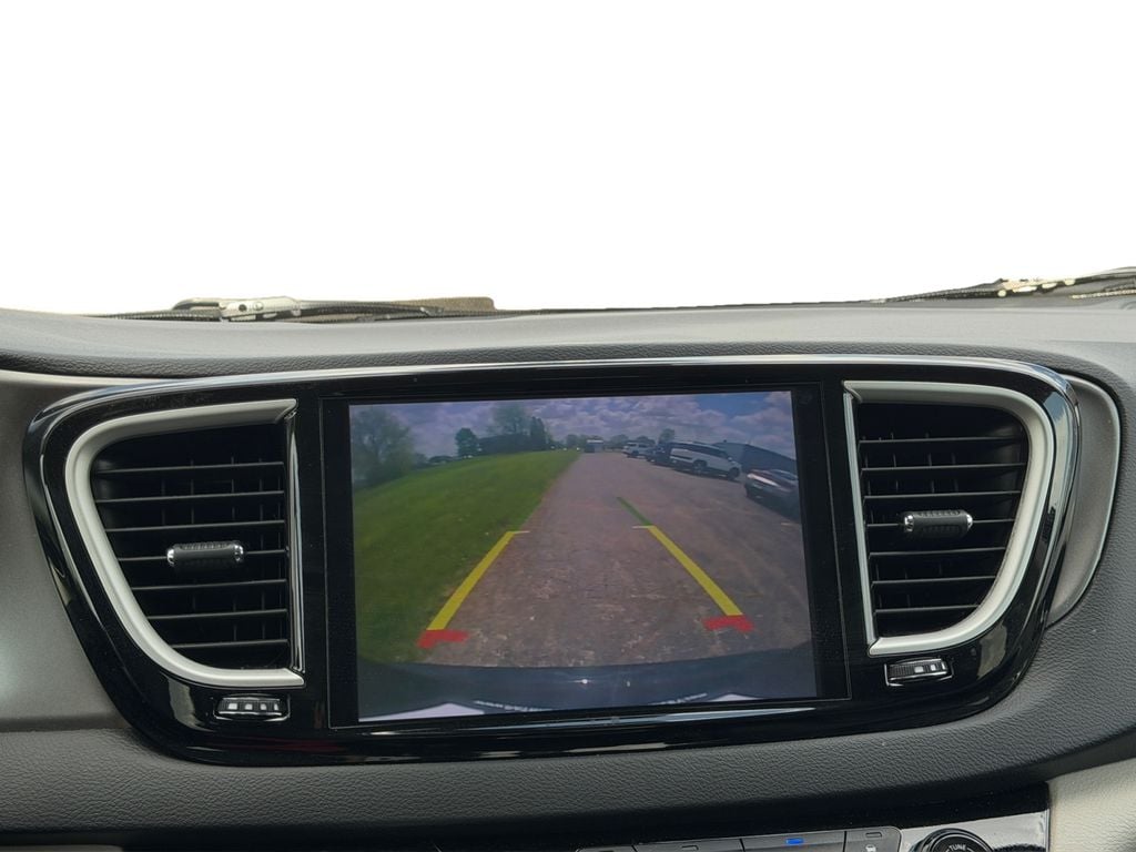 2024 Chrysler Pacifica Touring L - Photo 19