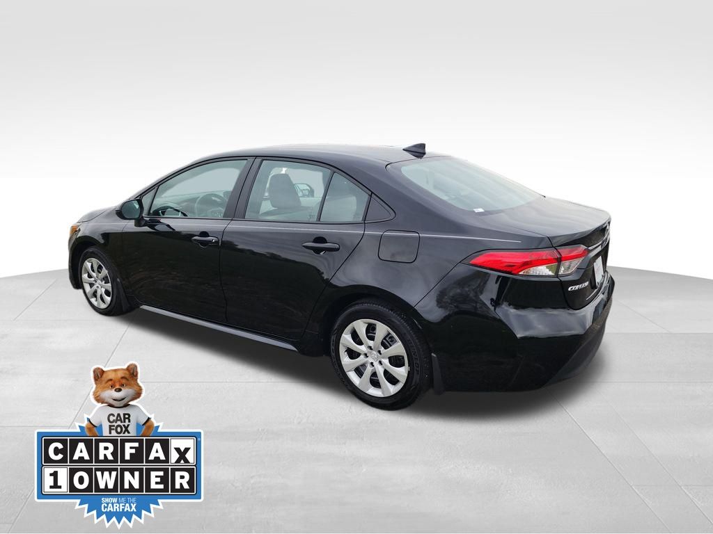 2025 Toyota Corolla LE photo 2