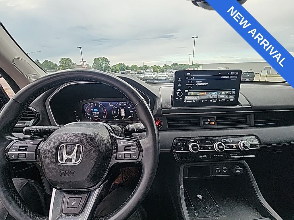 Used 2025 Honda Pilot Elite SUV