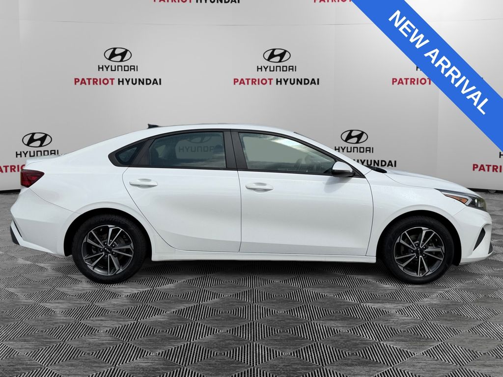 Used 2022 Kia FORTE LXS with VIN 3KPF24AD8NE487119 for sale in Bourbonnais, IL