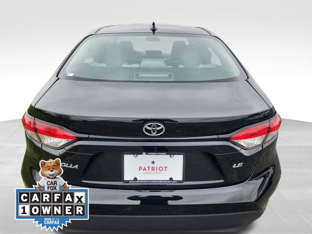 2025 Toyota Corolla LE photo 3
