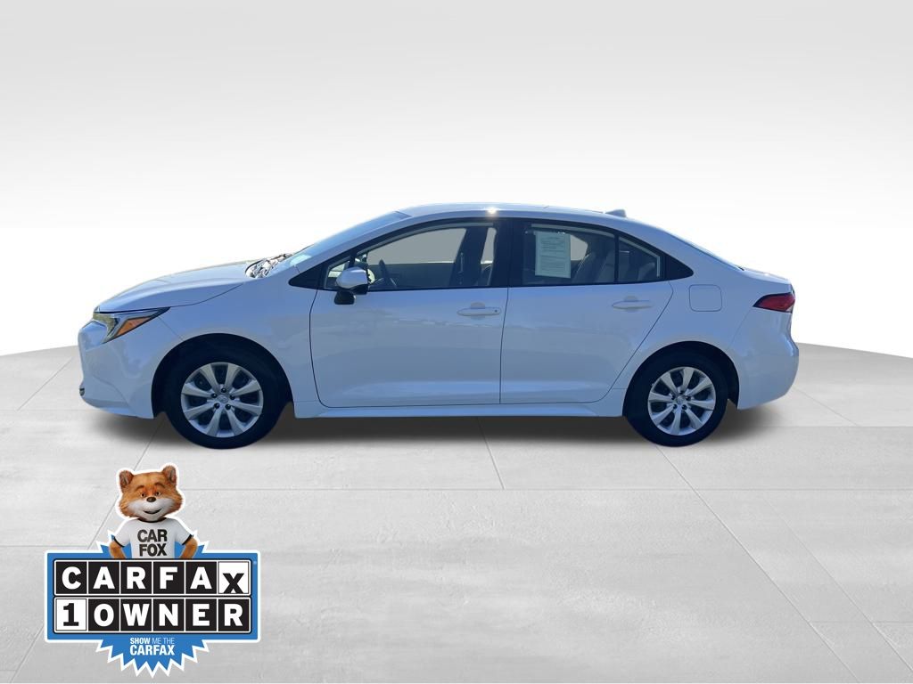 2024 Toyota Corolla Hybrid LE photo 2