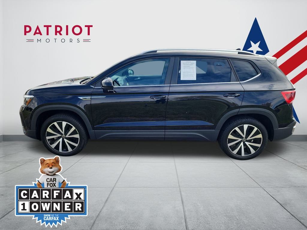 2022 Volkswagen Taos SE photo 2