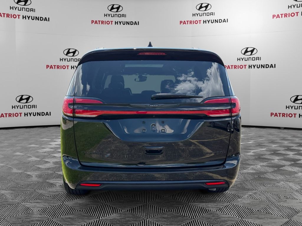 Used 2025 Chrysler Pacifica Limited Van Passenger Van