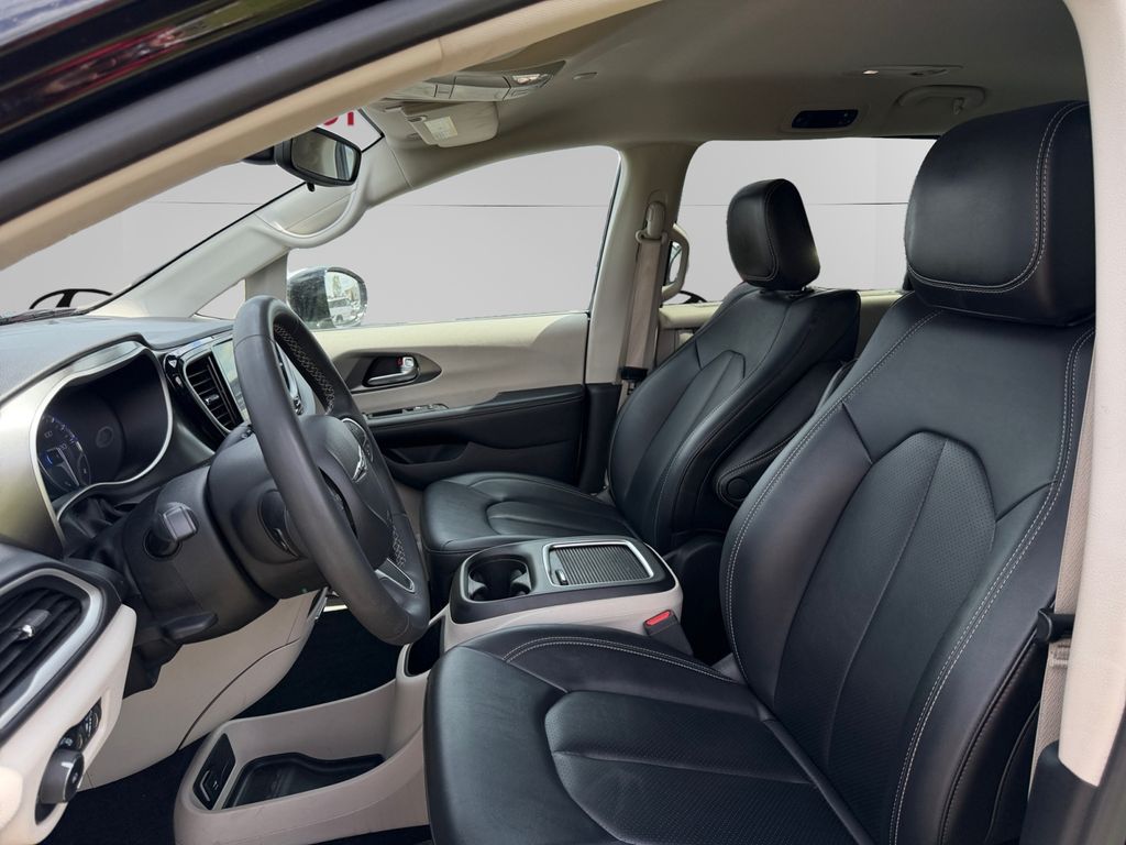 2024 Chrysler Pacifica Touring L - Photo 9