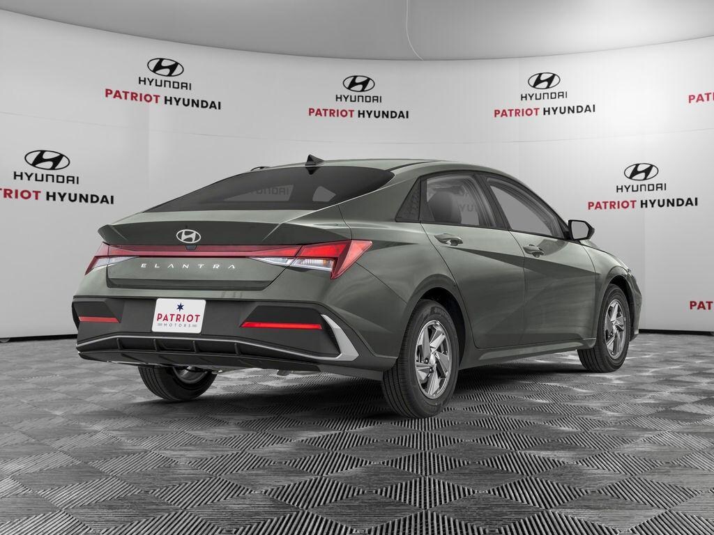 New 2026 Hyundai Elantra SE Sedan