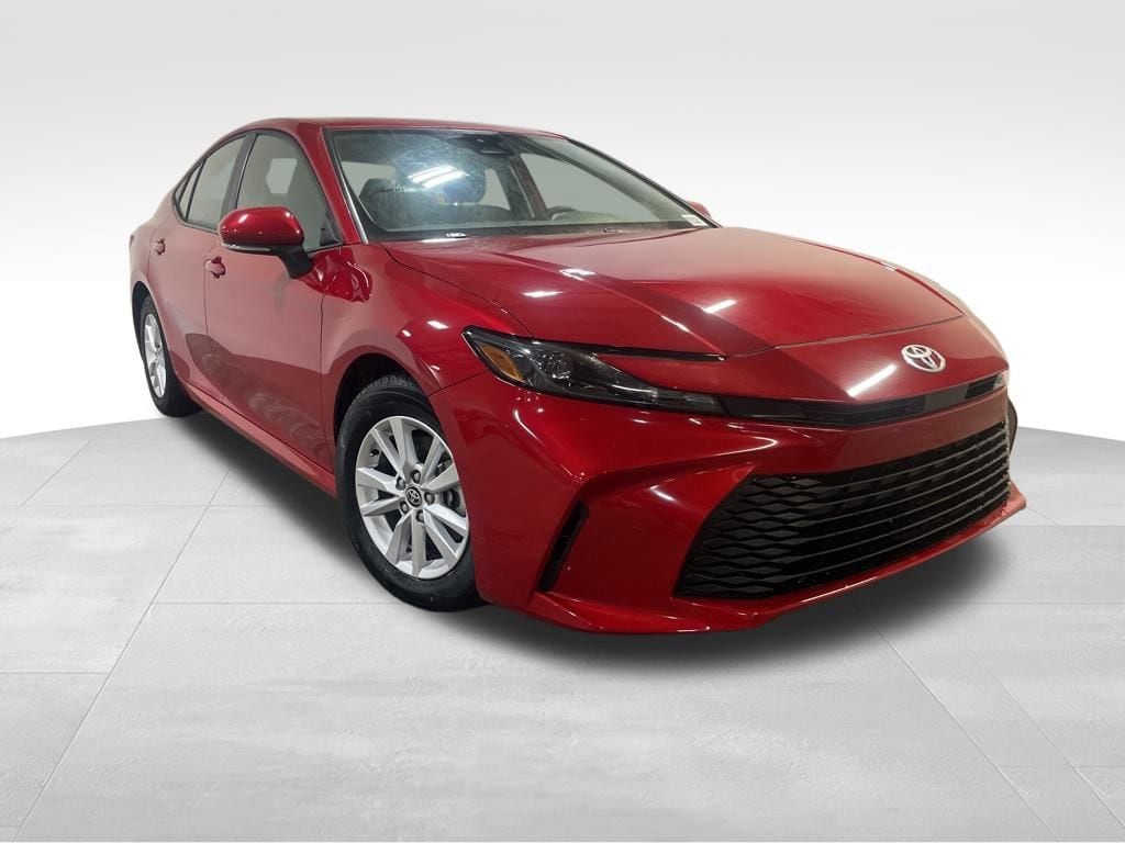 2025 Toyota Camry LE's photo