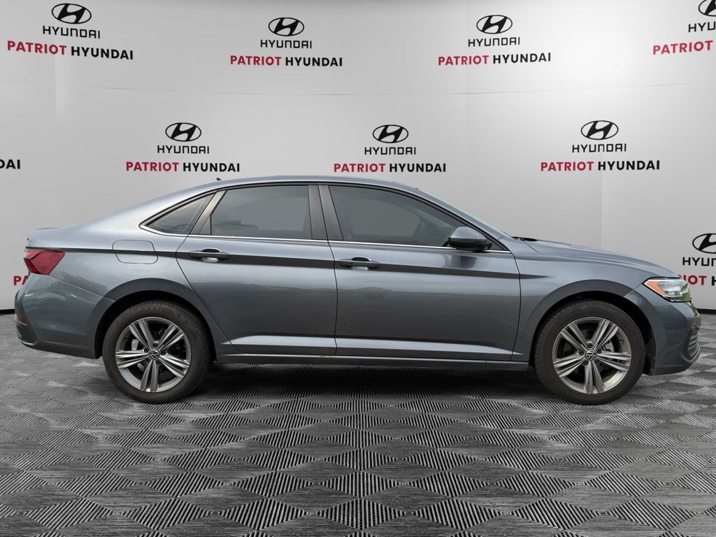Used 2024 Volkswagen Jetta 1.5T SE Sedan