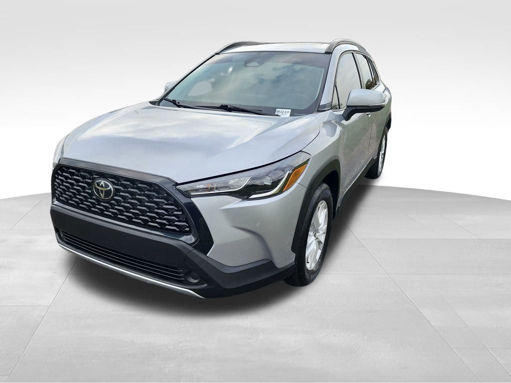 2024 Toyota Corolla Cross LE's photo