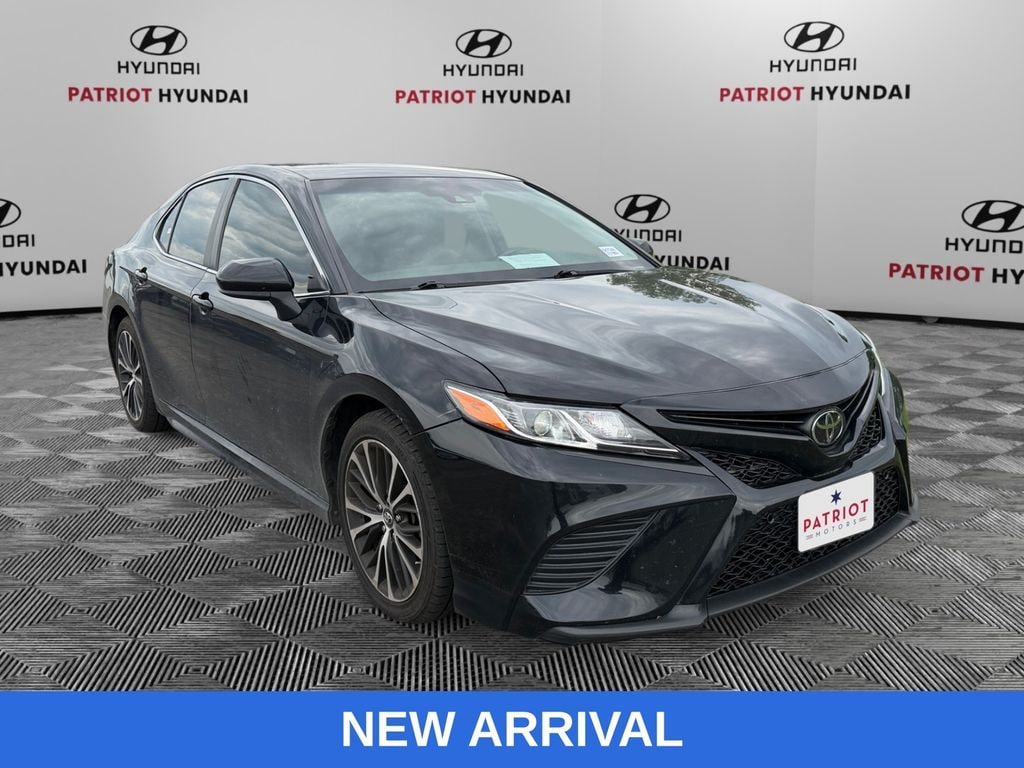 Used 2018 Toyota Camry SE Sedan