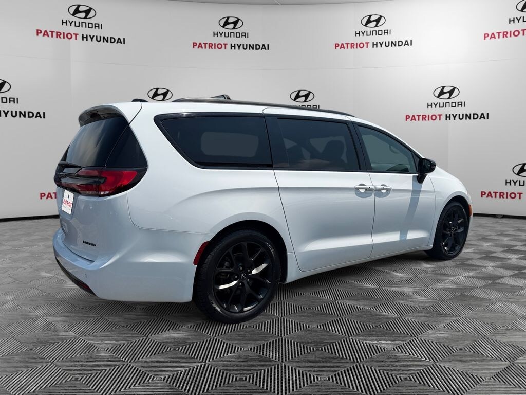 Used 2025 Chrysler Pacifica Limited Van Passenger Van
