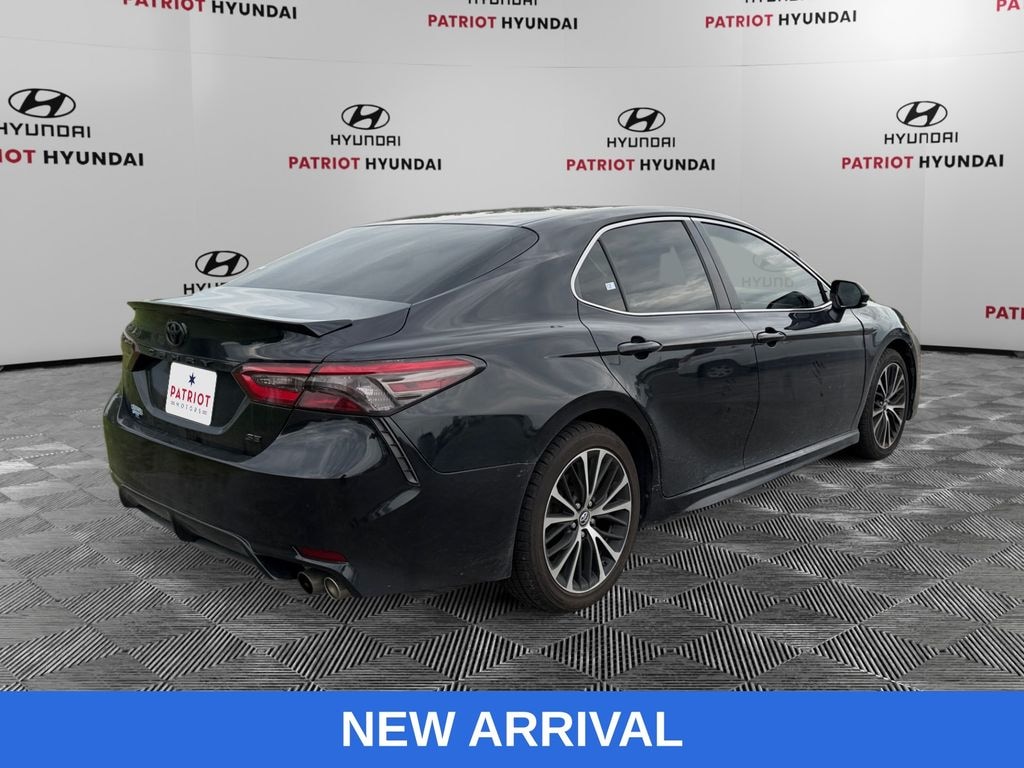 Used 2018 Toyota Camry SE Sedan