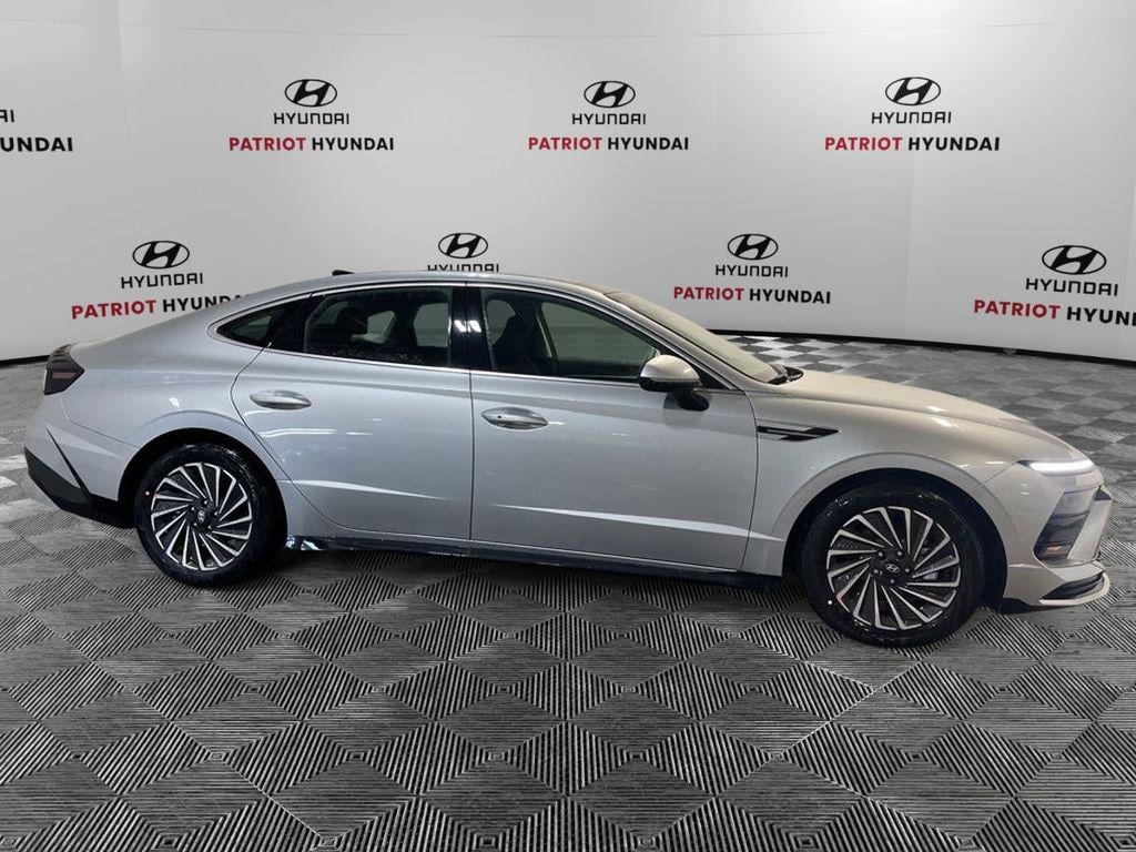 New 2026 Hyundai Sonata Hybrid SEL Sedan