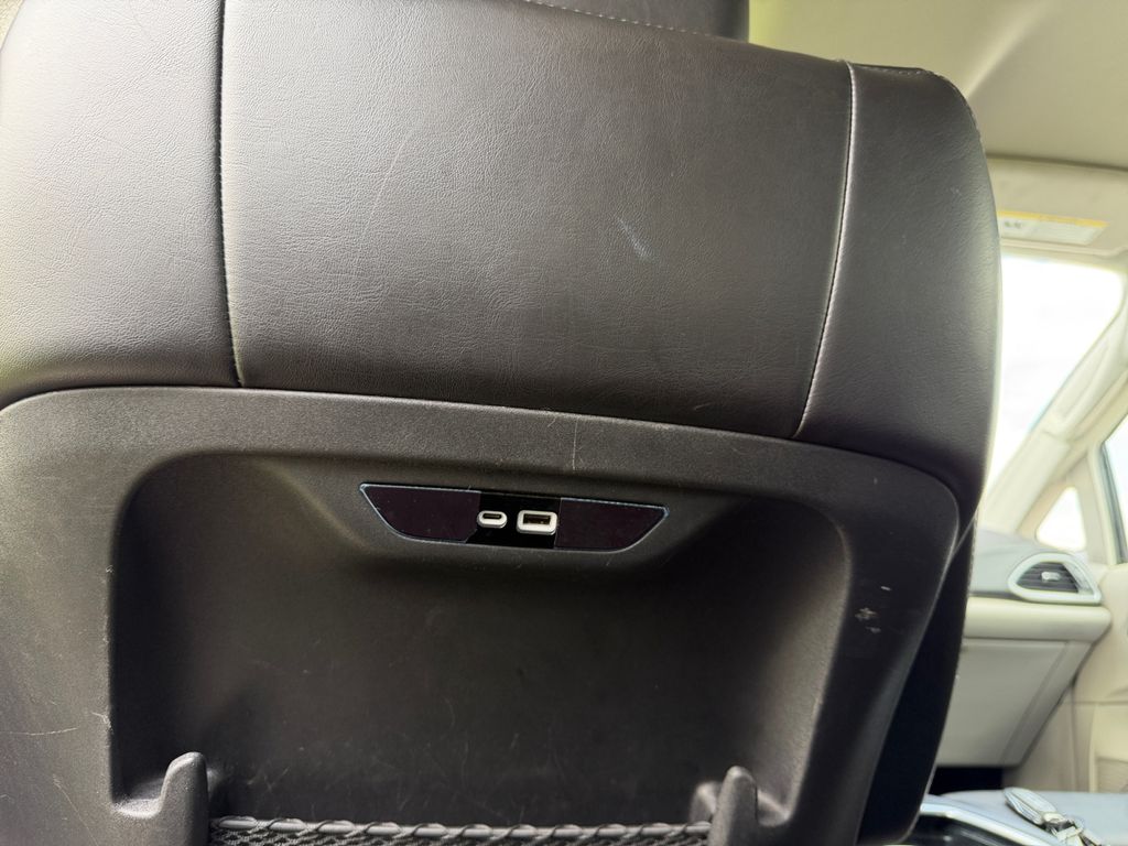 2024 Chrysler Pacifica Touring L - Photo 24